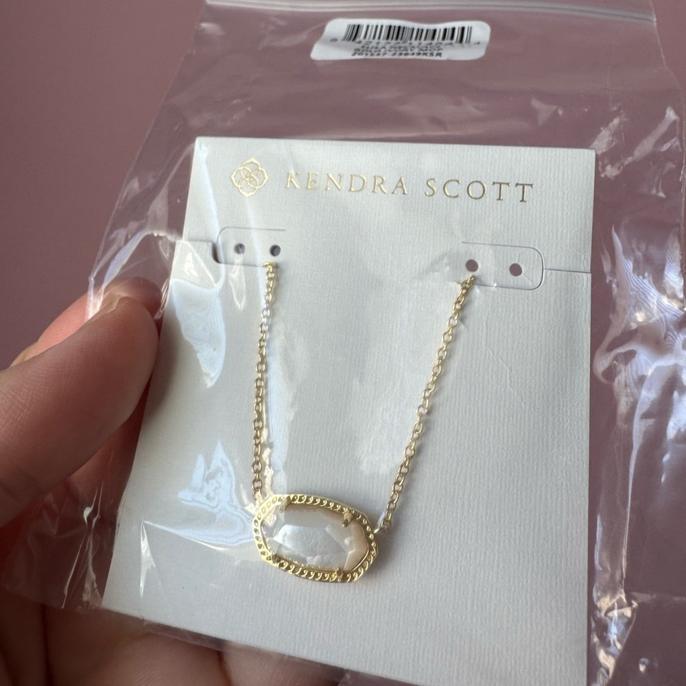 🤍 Kendra Scott Necklace 🤍 - Picture 3 of 3